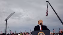 Ông Trump nói đảng Dân chủ sẽ làm trì hoãn kế hoạch tiêm vaccine COVID-19