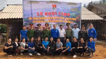 Mang yêu thương đến các em nhỏ vùng cao