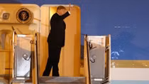Những bức hình đầu tiên của Tổng thống Trump tại Hà Nội