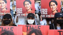 Bà Aung San Suu Kyi bị gia hạn giam giữ