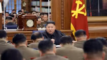Chủ tịch Triều Tiên Kim Jong-un họp với quan chức quân sự