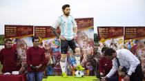 CĐV Nga tặng món quà sinh nhật đặc biệt cho Messi