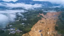 Đất lở chặn sông, Trung Quốc cho sơ tán hàng nghìn người
