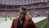 Hành động khó hiểu của Robbie Williams tại Lễ khai mạc World Cup 2018