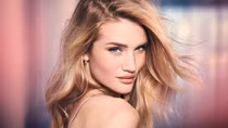 Cựu thiên thần Victoria’s Secret khoe vóc dáng sau sinh
