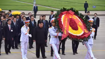 Ông Kim Jong-un viếng đài liệt sĩ Bắc Sơn và lăng Chủ tịch Hồ Chí Minh