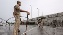 Tranh chấp Kashmir leo thang, Pakistan trục xuất đại sứ Ấn Độ