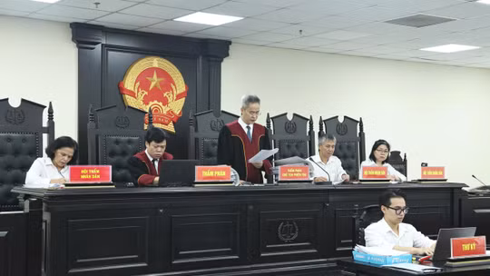 Hội đồng xét xử.