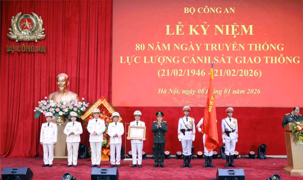 Lực lượng CSGT đón nhận Huân chương Quân công hạng Nhất
