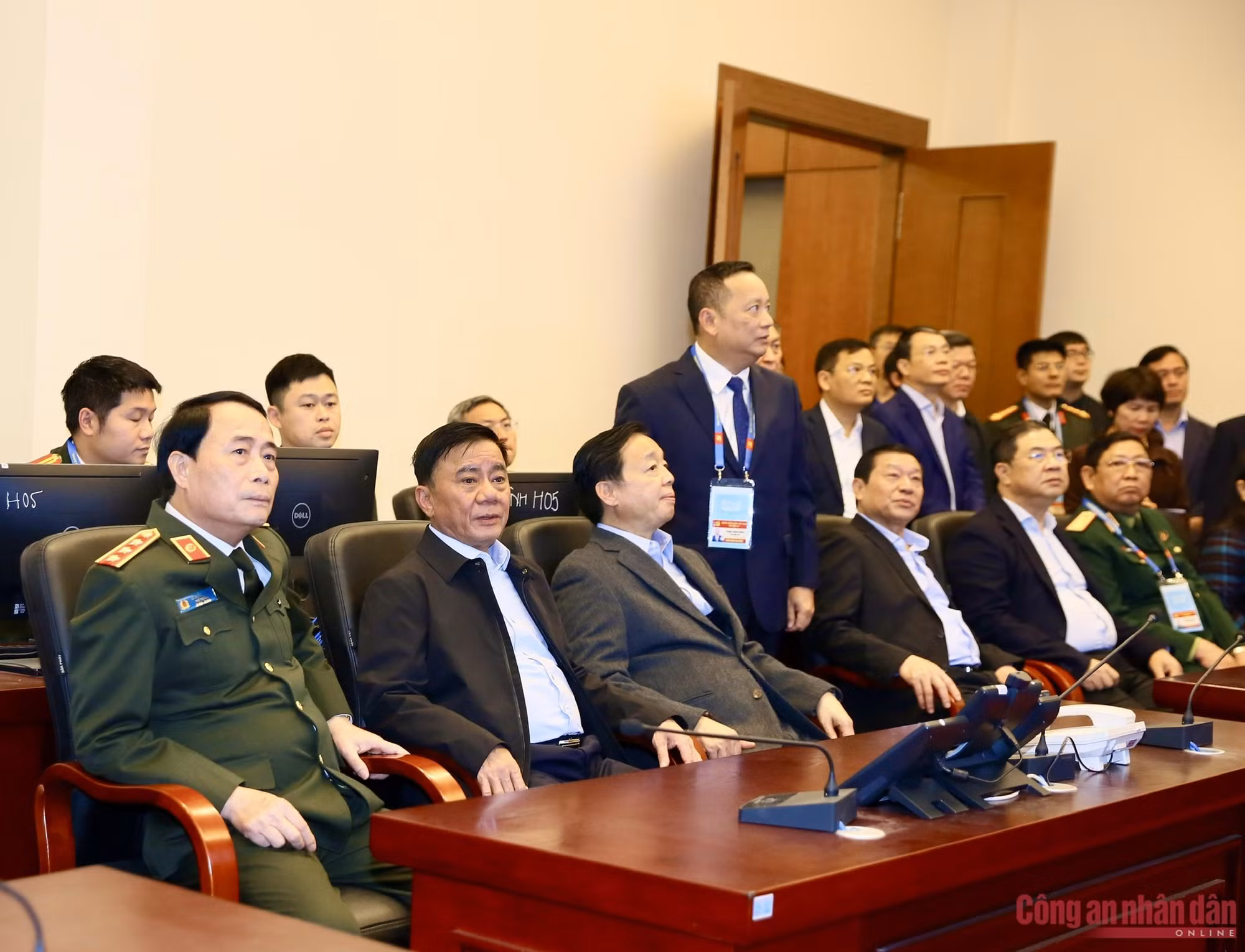 Thường trực Ban Bí thư thăm Trung tâm Chỉ huy Bộ Công an bảo vệ Đại hội XIV của Đảng -0