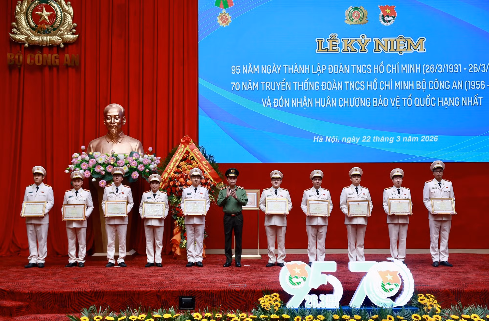 Đoàn Thanh niên Bộ Công an đón nhận Huân chương Bảo vệ Tổ quốc hạng Nhất -0