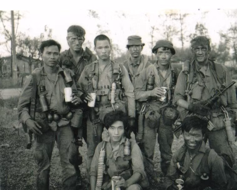 m-t-don-v-bi-t-kich-v-i-c-v-n-m-va-binh-si-vi-t-nam-c-ng-hoa-nh-tu-li-u.jpg