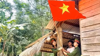  Bà con vui mừng đón Tết Độc lập trên dãy Trường Sơn 