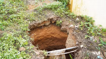 Bảo đảm an toàn cho người dân sống quanh khu vực hai hố sụt ở Quảng Trị