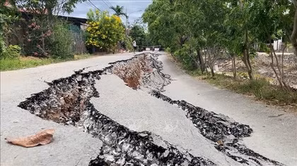 Xác định nguyên nhân sụt lún xé nát mặt đường ở Quảng Trị