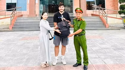 Du khách Tây Ban Nha viết thư cảm ơn Công an xã Cam Lộ 
