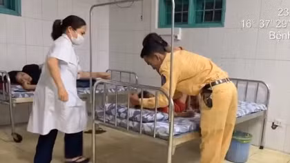 Cảnh sát Giao thông hỗ trợ đưa cháu bé bị co giật đi cấp cứu kịp thời