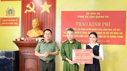 Trao hơn 600 triệu đồng hỗ trợ cán bộ Công an mắc bệnh hiểm nghèo 