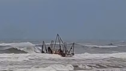 Công nhân thăm dò địa chất gặp nạn được ngư dân ứng cứu kịp thời