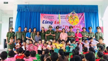 Xứng danh đơn vị anh hùng trên vùng đất cách mạng