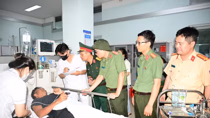 Công an Hải Phòng phối hợp cấp cứu 6 thuyền viên bị đắm tàu trên biển