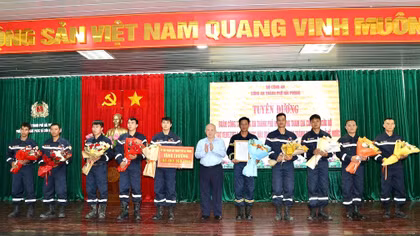 Hải Phòng biểu dương, khen thưởng 10 CBCS Công an tham gia đoàn cứu trợ Venezuela