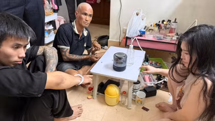 Cô gái thuê chung cư rủ 3 người đàn ông đến "đập đá"