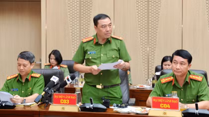 Đại tá Nguyễn Trường Giang trả lời tại họp báo.