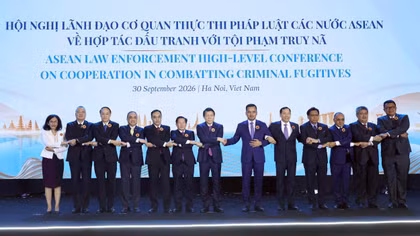 Bộ trưởng Lương Tam Quang với các Trưởng đoàn các nước ASEAN tại hội nghị.