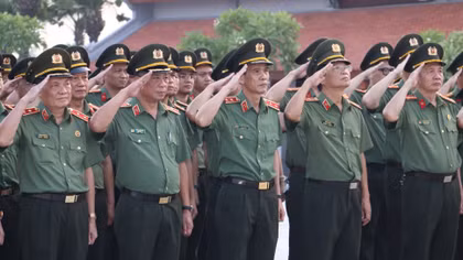 Cục Tổ chức cán bộ sinh hoạt chính trị chào mừng kỷ niệm 69 năm ngày thành lập