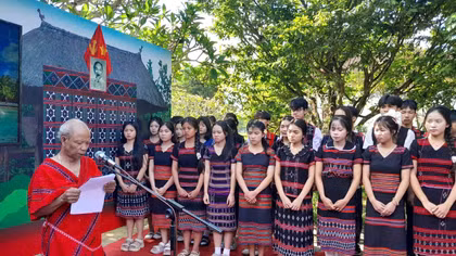 Đồng bào các dân tộc vùng cao ở Huế tự hào mang họ Bác Hồ