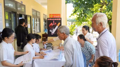 Huế đề xuất hỗ trợ gần 60 tỷ đồng bảo đảm tiền lương cho cán bộ, nhân viên y tế