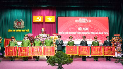 Kiên quyết đấu tranh, không để tội phạm có “đất sống” trên không gian mạng 