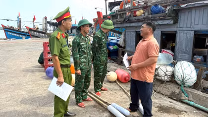 Giữ bình yên địa bàn ven biển, bảo vệ sinh kế của ngư dân