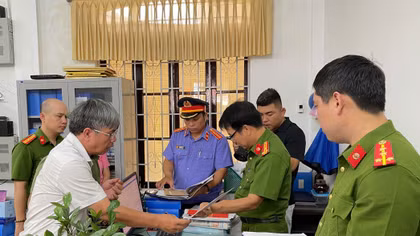 Khởi tố 8 đối tượng vụ ăn chặn phân bón lót rừng phòng hộ Bắc Sông Hương