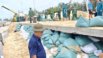 Khẩn trương sửa đường ven biển lộ “hàm ếch” sau 1 tháng sử dụng
