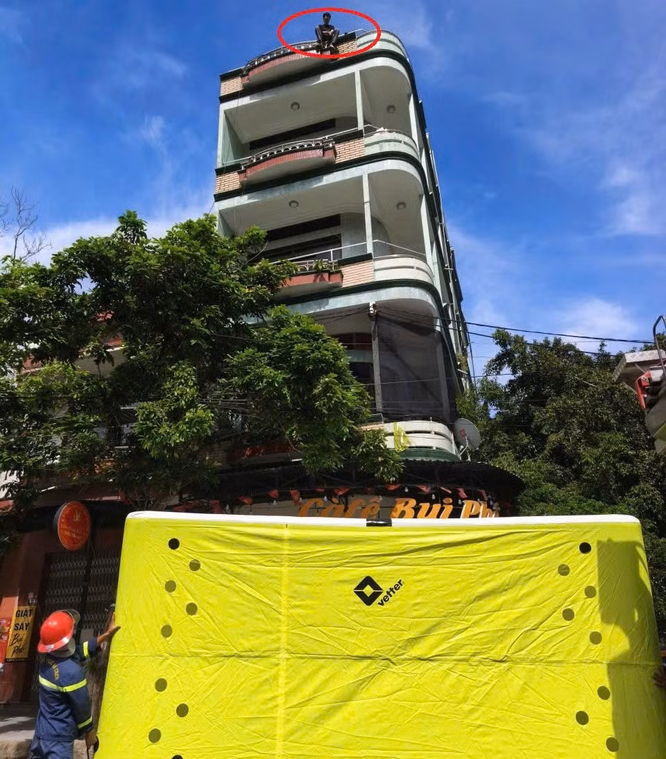 1-8389.jpg