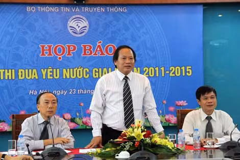 Thứ trưởng Bộ TT&TT Trương Minh Tuấn chủ trì họp báo. Thứ trưởng Bộ TT&TT Trương Minh Tuấn chủ trì họp báo.