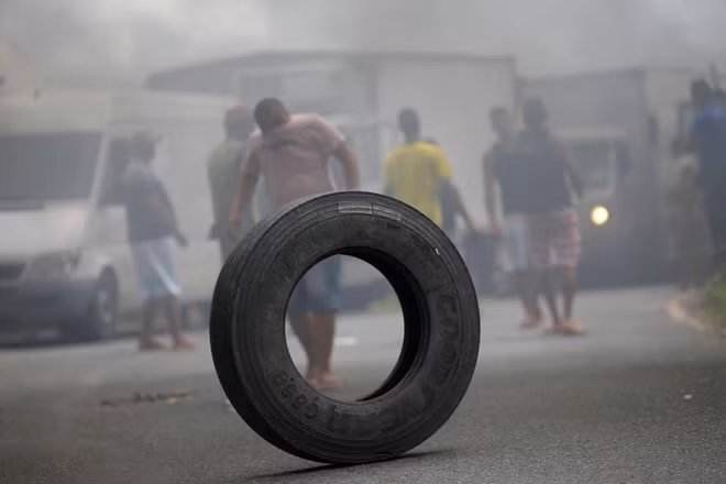 Brazil từng nổi tiếng là một quốc gia có giá xăng dầu rẻ. Tuy nhiên, kể từ năm 2016, hãng xăng dầu nhà nước Brazil Petrobras đã thực hiện chính sách thả nổi giá dầu theo giá thị trường quốc tế, khiến giá dầu diesel tăng gần gấp đôi trong 2 năm qua.