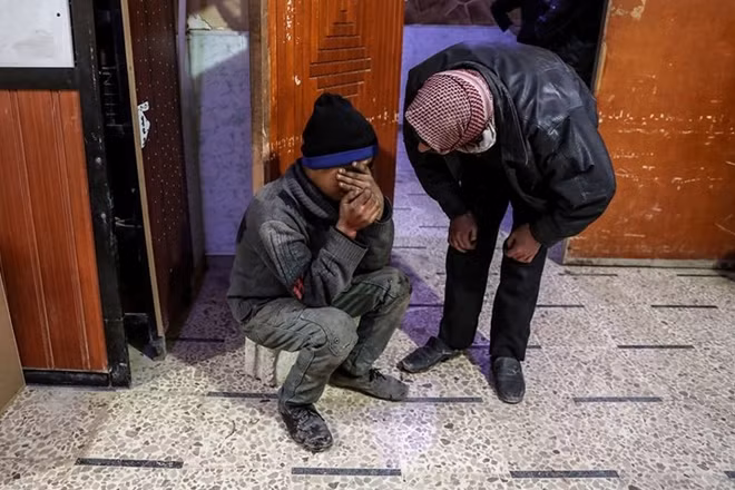 Một em bé Đông Ghouta òa khóc khi nghe tin dữ về người thân của mình.