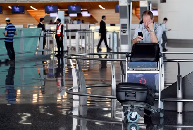 Nhiều hành khách cho biết đây là lần đầu tiên họ chứng kiến cảnh vắng vẻ ở sân bay quốc tế xa xỉ và luôn đông đúc này.
