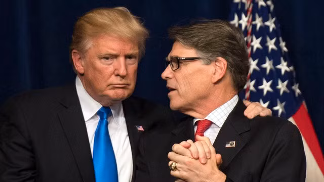 Tổng thống Trump và Bộ trưởng Năng lượng Rick Perry. Ảnh: Getty Images