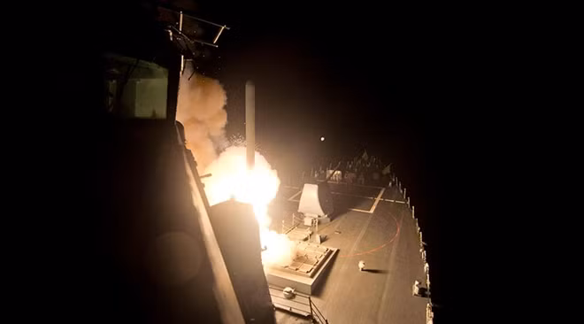 Hôm 7-4, Mỹ đã phóng hơn 60 tên lửa Tomahawk từ 2 tàu USS Porter và USS Ross trên Địa Trung Hải nhằm vào “một số” mục tiêu trên lãnh thổ Syria, bao gồm một sây bay cạnh thành phố Homs.