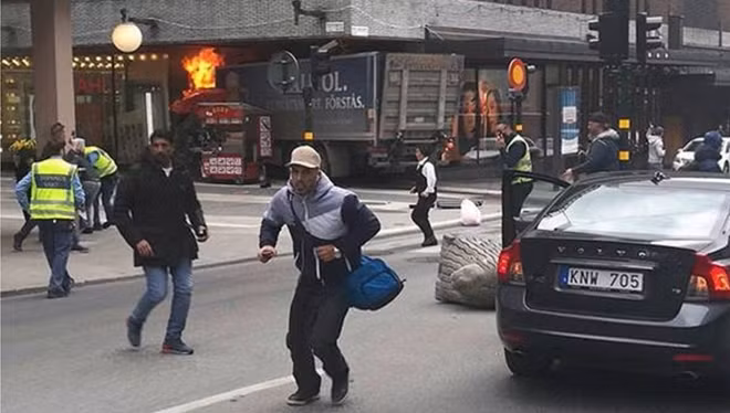 Vụ việc đã gây ra cảnh hỗn loạn chưa từng có tại Stockholm. Ảnh: Twitter