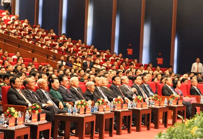Các đồng chí lãnh đạo và nguyên lãnh đạo Đảng, Nhà nước tại Lễ kỷ niệm sáng ngày 27-7.