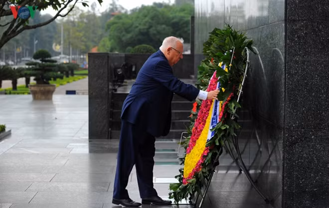 Trước đó, tại buổi tiếp do Tổng Bí thư Nguyễn Phú Trọng chủ trì, ngài Reuven Rivlin đã bày tỏ sự ngưỡng mộ đối với Chủ tịch Hồ Chí Minh, với nhân dân Việt Nam anh dũng trong đấu tranh giành độc lập tự do cho dân tộc. Ảnh: VOV