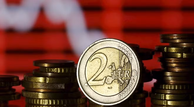Nhiều chuyên gia kinh tế đang bày tỏ lo ngại về tương lai của đồng Euro. Ảnh: Reuters.