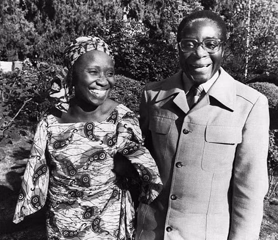 Làm việc tại Ghana, năm 1961, ông làm quen và sau đó kết hôn với bà Sally Hafron, người cũng tham gia rất nhiều hoạt động chính trị. Ông Mugabe sau đó được kết nạp vào phong trào yêu nước của những người da màu. Với sự trợ giúp của người vợ, ông đã trở thành nhà lãnh đạo của quốc gia châu Phi này từ năm 1980. Làm việc tại Ghana, năm 1961, ông làm quen và sau đó kết hôn với bà Sally Hafron, người cũng tham gia rất nhiều hoạt động chính trị. Ông Mugabe sau đó được kết nạp vào phong trào yêu nước của những người da màu. Với sự trợ giúp của người vợ, ông đã trở thành nhà lãnh đạo của quốc gia châu Phi này từ năm 1980.