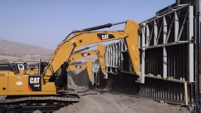 Một đoạn bức tường biên giới giữa Mỹ và Mexico. Ảnh: CNN