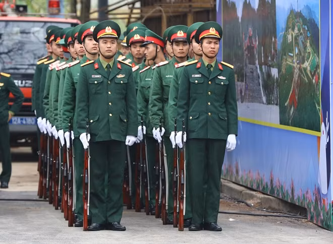 Trong chiều nay (25-2), đoàn nghi lễ quân đội đã được triển khai tới khu vực nhà ga Đồng Đăng để sẵn sàng làm nhiệm vụ.